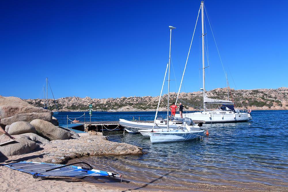 ホテル Touring Club Italiano - La Maddalena ラ・マッダレーナ エクステリア 写真